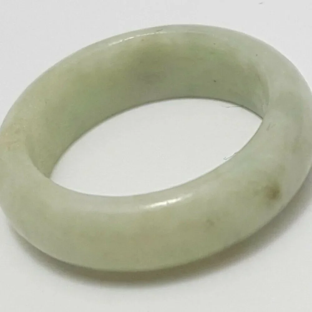 Beautiful Green Jade Wedding Ring Band Size 5 - Nice!
